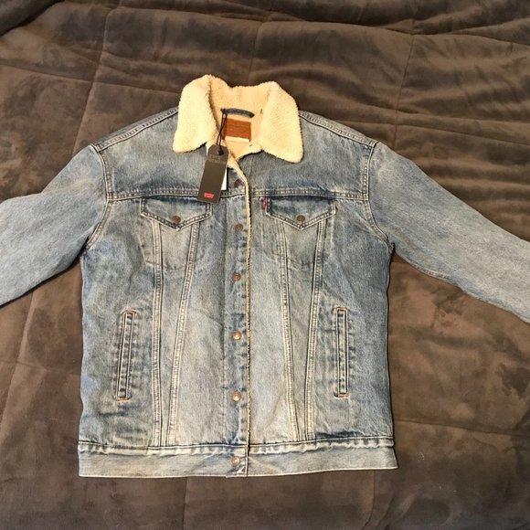 BRAND NEW Levi's Oversize Trucker Jacket - Picture 3 of 5